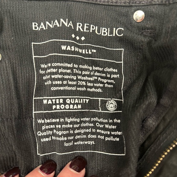 Banana republic black coated stretch jean. - Picture 8 of 9